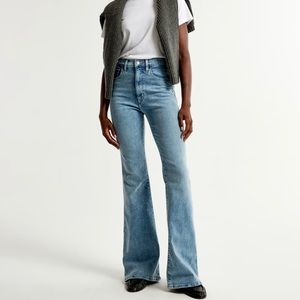 Abercrombie The Flare - Ultra High Rise Jeans in Medium Wash